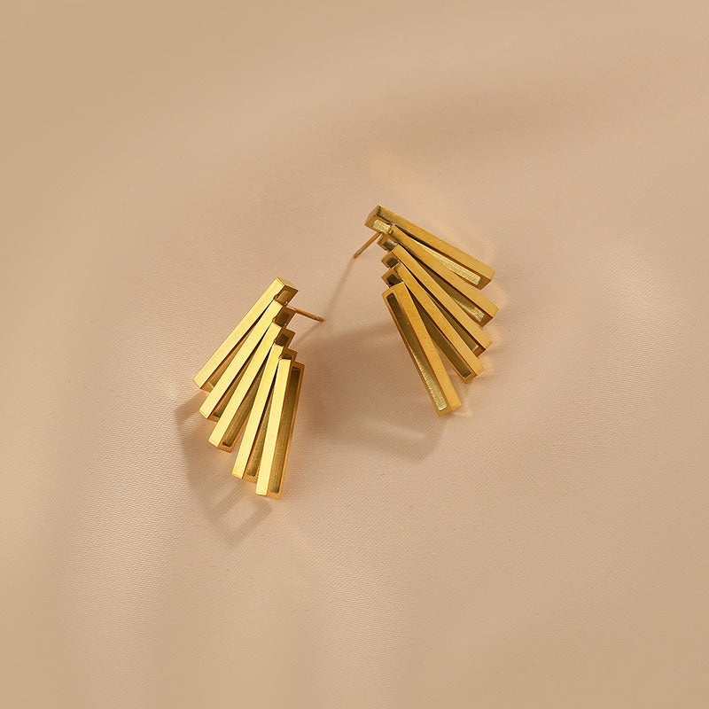 Exaggerated metal earrings with retro style and high-end earrings