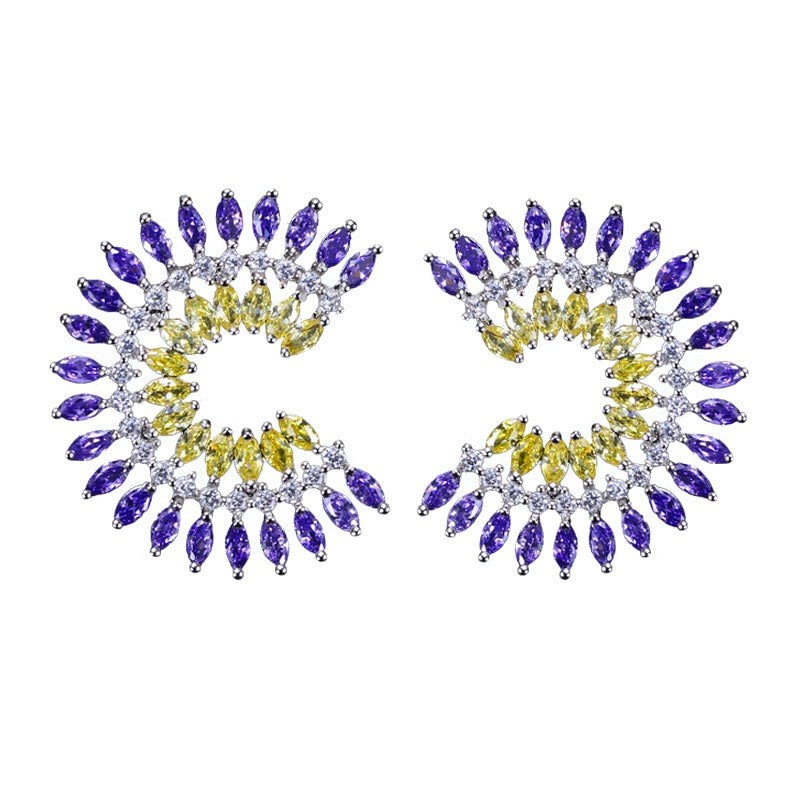 Fashionable and versatile, sparkling zircon earrings, personalized diamond stud earrings