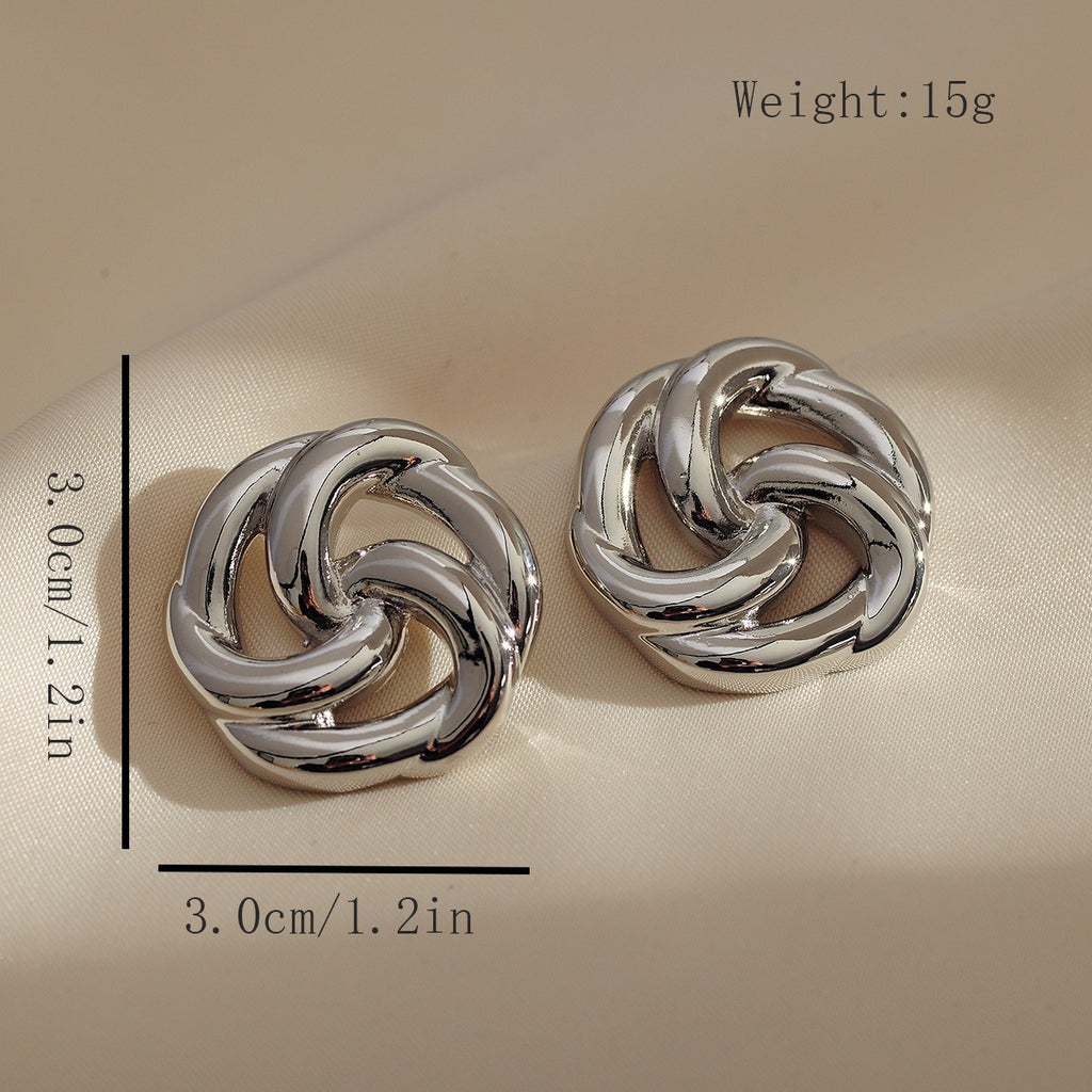 Hollow flower earrings, simple, compact and three-dimensional earrings