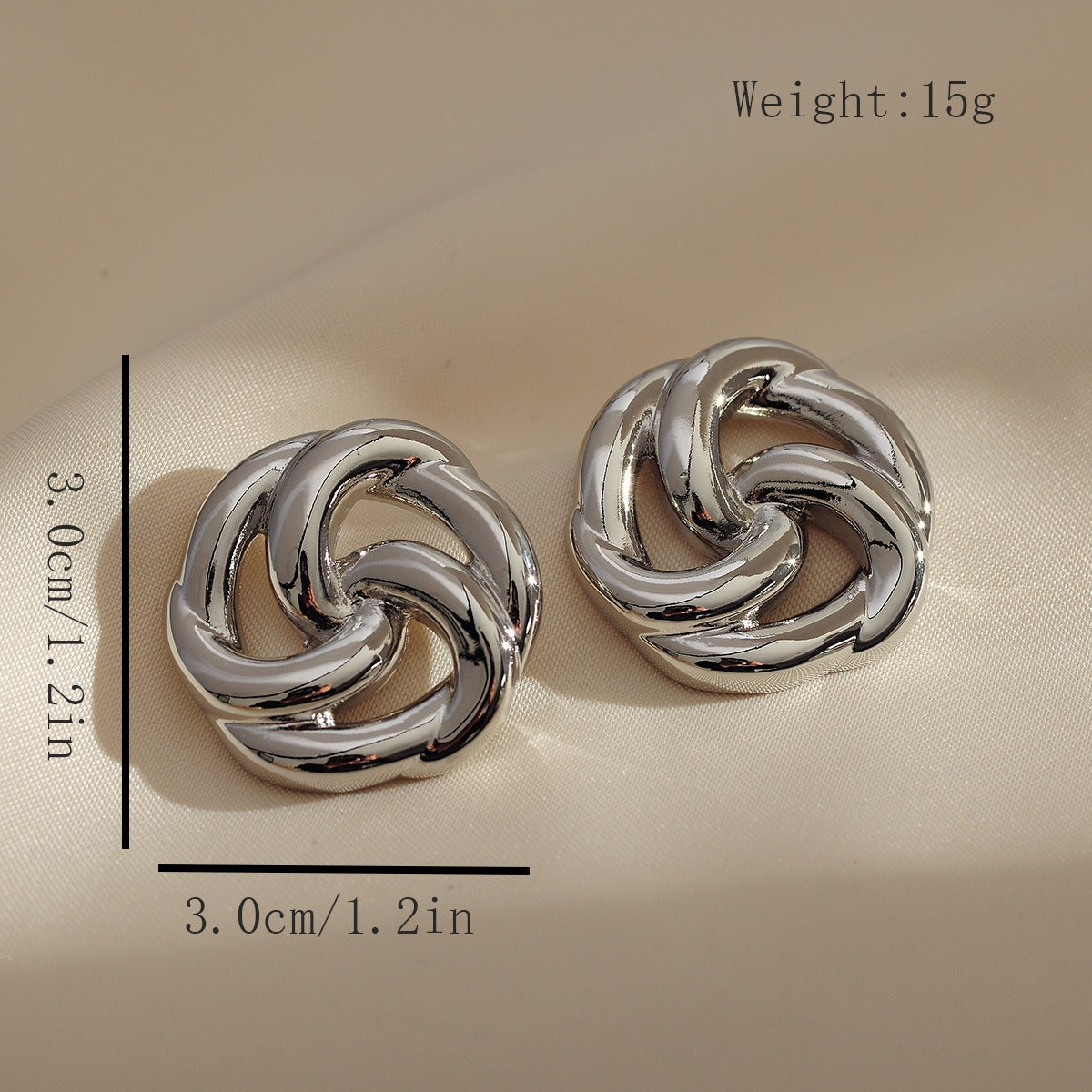 Hollow flower earrings, simple, compact and three-dimensional earrings