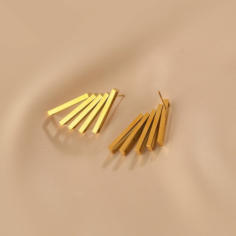 Exaggerated metal earrings with retro style and high-end earrings