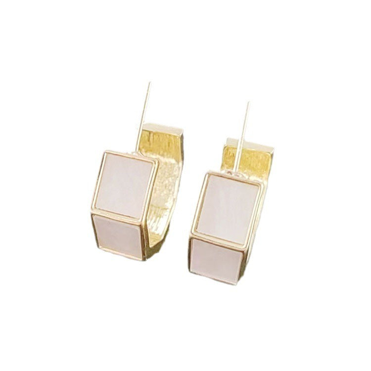 Retro Mesh Plate Exaggerated Earrings Women's Style Versatile Circle Earrings