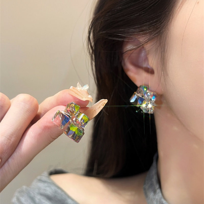 Elegant temperament earrings, female fashion design, dreamy crystal square earrings