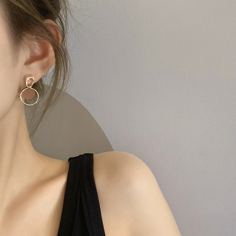 Personalized contrasting circular earrings for women's new geometric shaped earrings