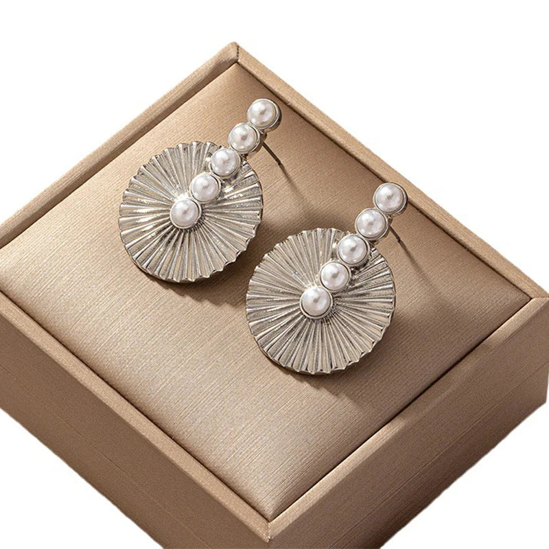 Geometrically advanced stainless steel earrings with pearl round fan-shaped earrings