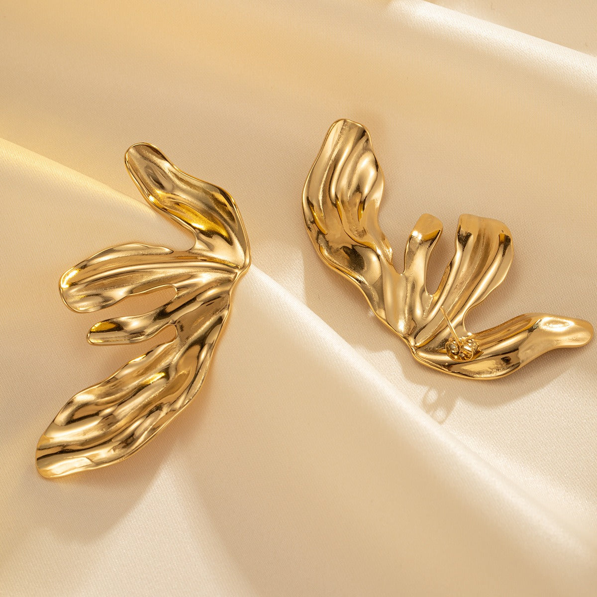 Fashionable personalized petal earrings