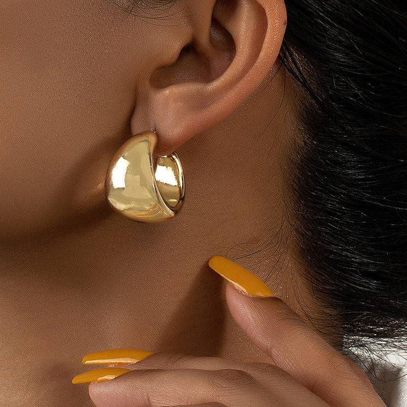Simple and fashionable metal wide face C-shaped earrings with geometric earrings