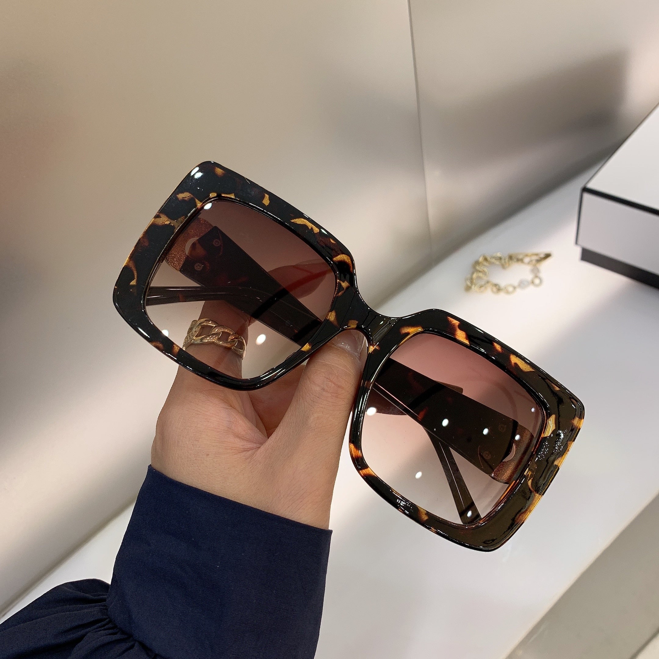 New Oversized Square Sunglass Fashion Trendy Colorful Men Women Eyewear Vintage Luxury Brand Designer UV400 Glasses Shades