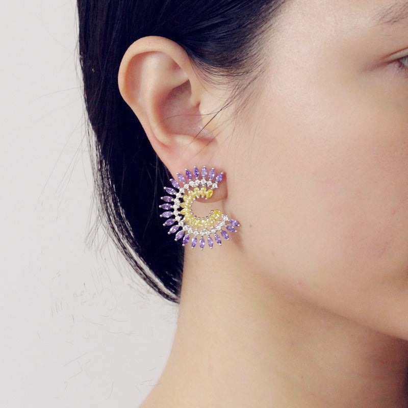 Fashionable and versatile, sparkling zircon earrings, personalized diamond stud earrings