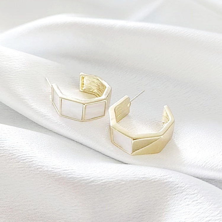 Retro Mesh Plate Exaggerated Earrings Women's Style Versatile Circle Earrings