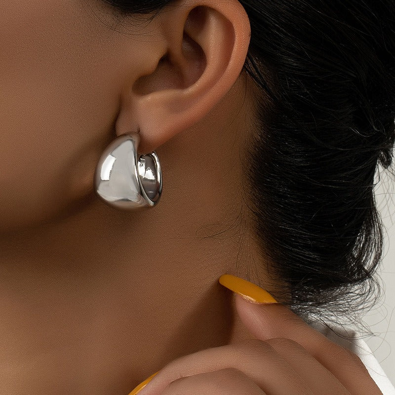 Simple and fashionable metal wide face C-shaped earrings with geometric earrings