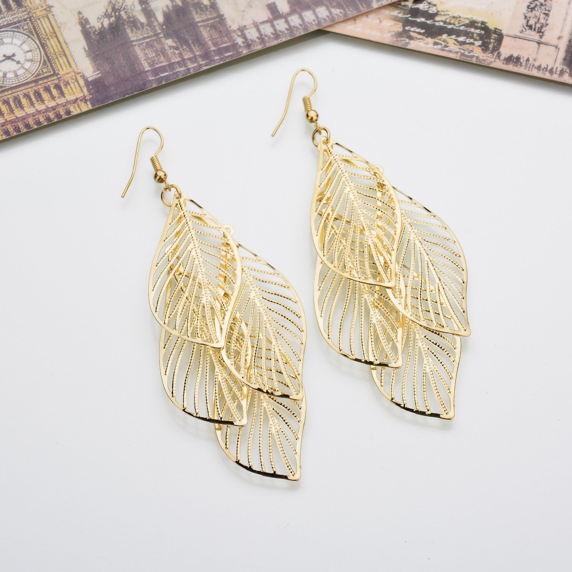 Simple and versatile, boastful leaf earrings for women, multi-layer metal hollowed out leaf earrings, earrings, and earrings