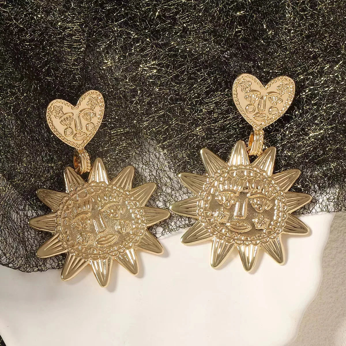 Retro Fashion Alloy Sunflower Pendant Heart Earrings