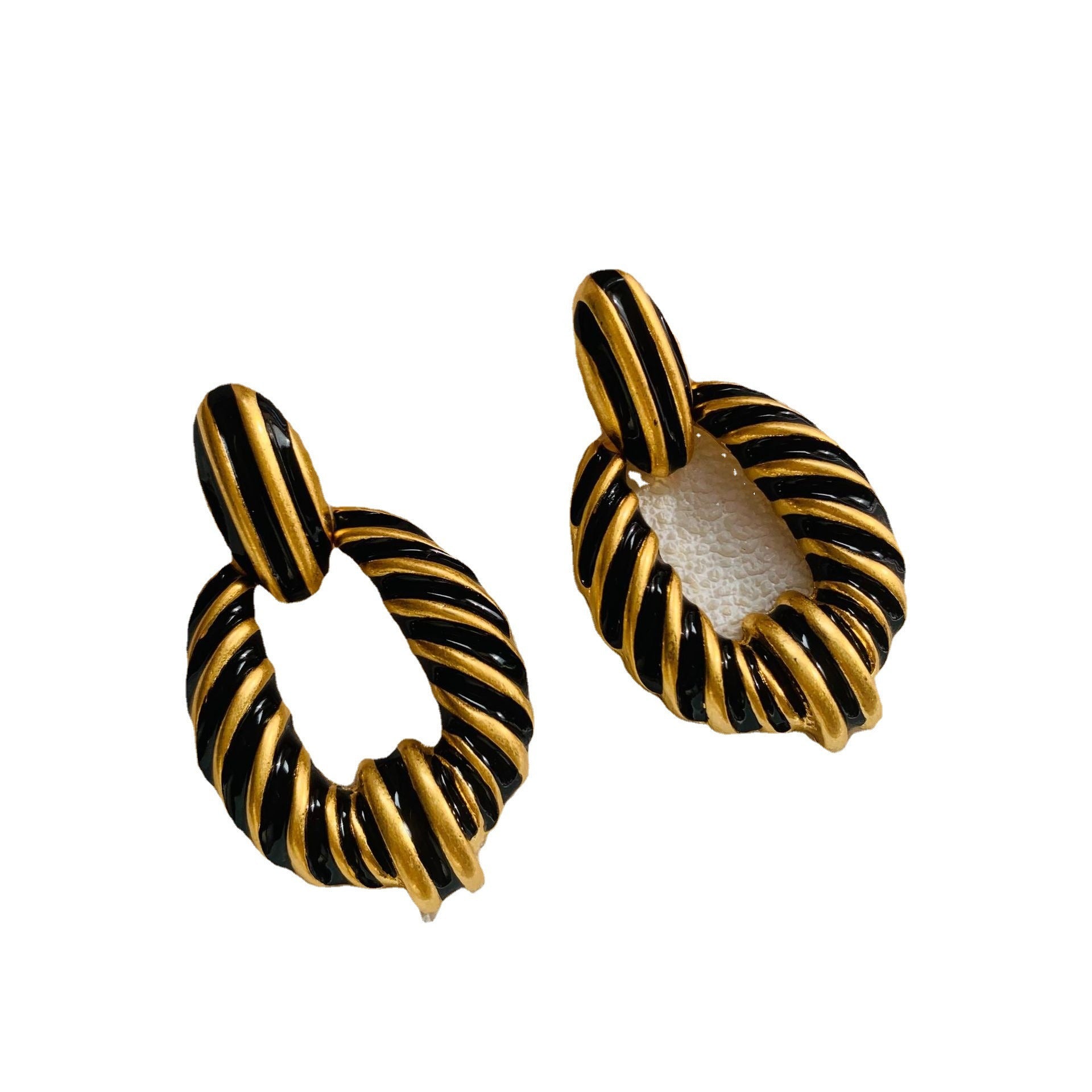 Exaggerated style black earrings
