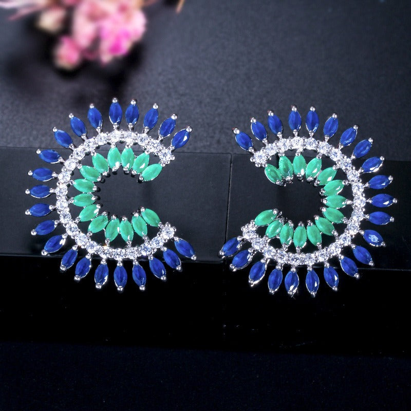 Fashionable and versatile, sparkling zircon earrings, personalized diamond stud earrings