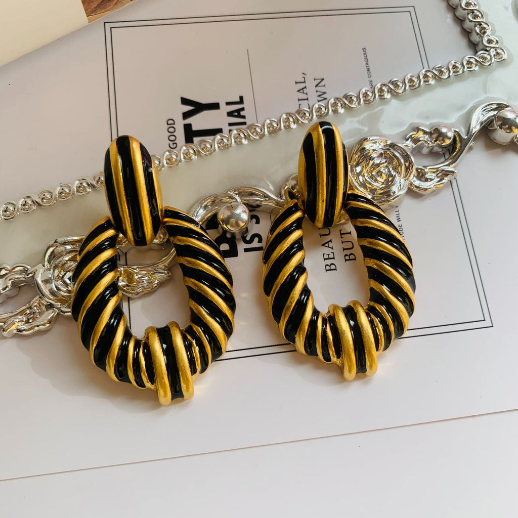 Exaggerated style black earrings