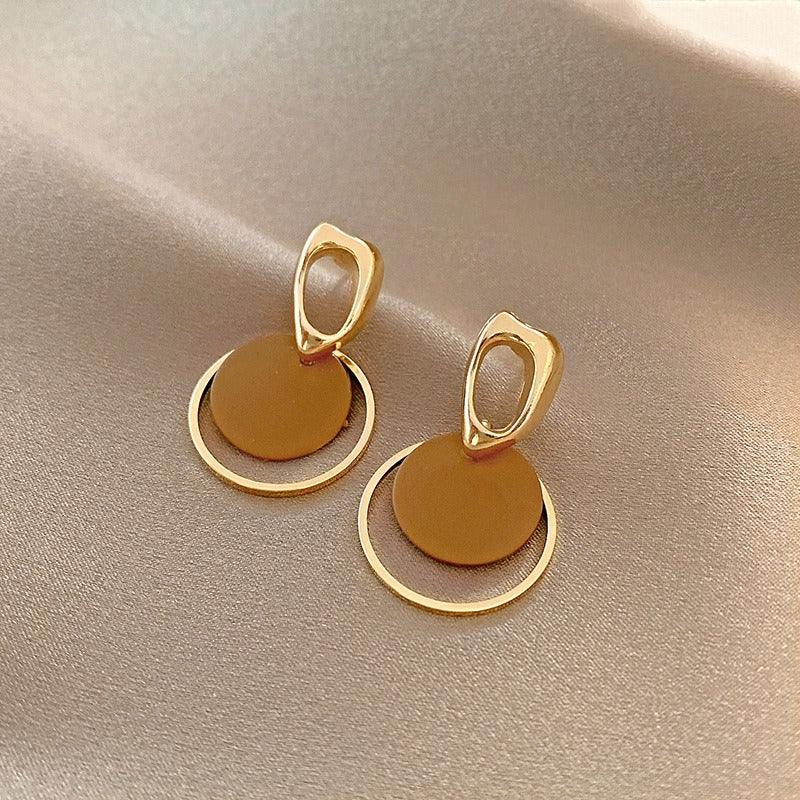 Personalized contrasting circular earrings for women's new geometric shaped earrings