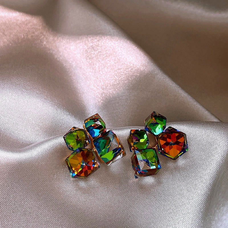 Elegant temperament earrings, female fashion design, dreamy crystal square earrings