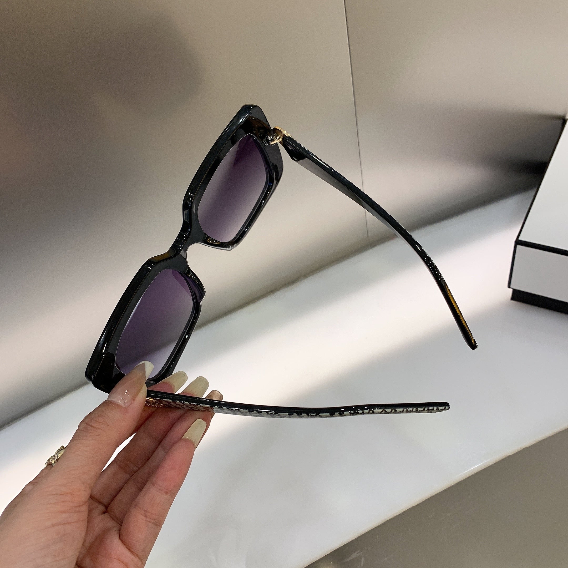 New Oversized Square Sunglass Fashion Trendy Colorful Men Women Eyewear Vintage Luxury Brand Designer UV400 Glasses Shades