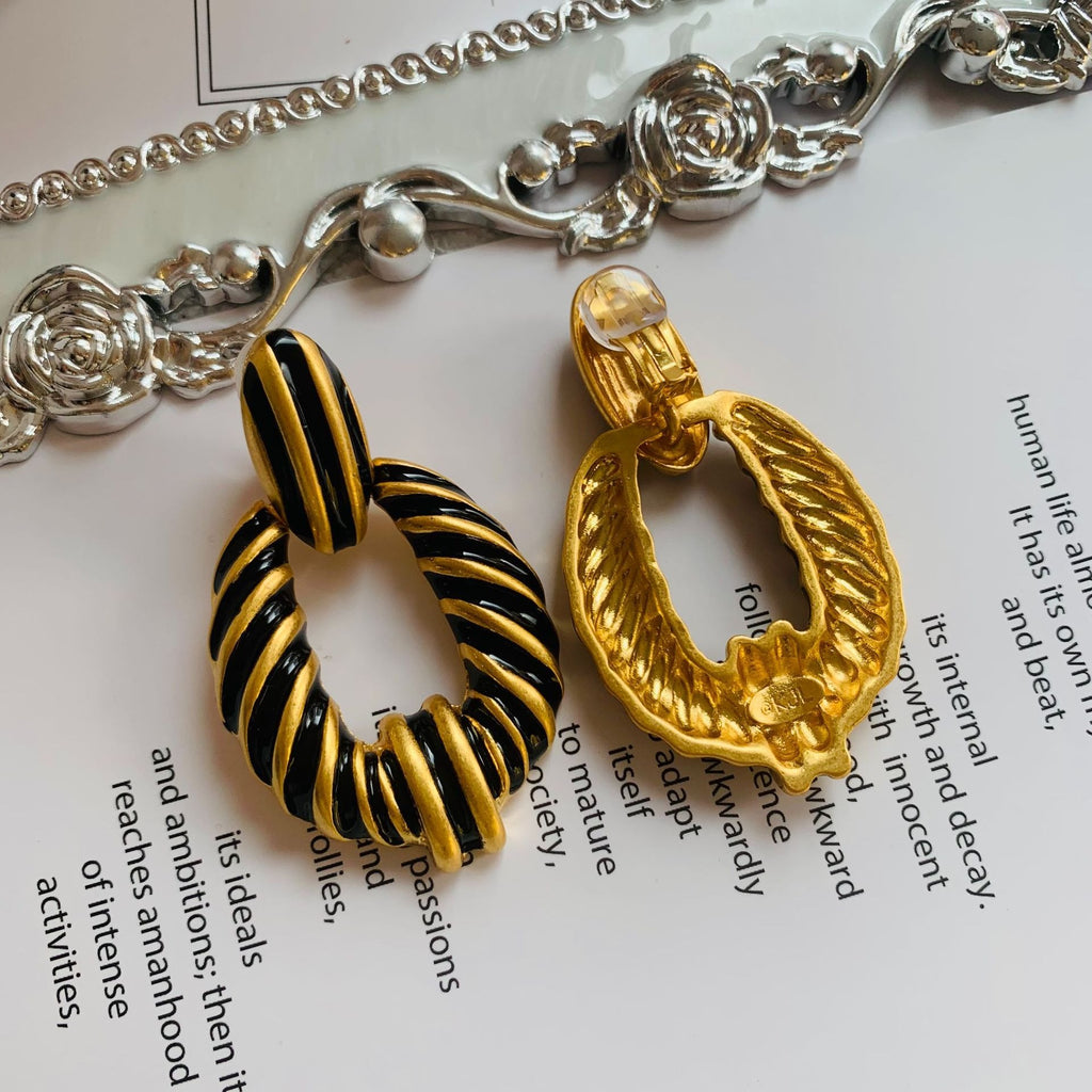 Exaggerated style black earrings