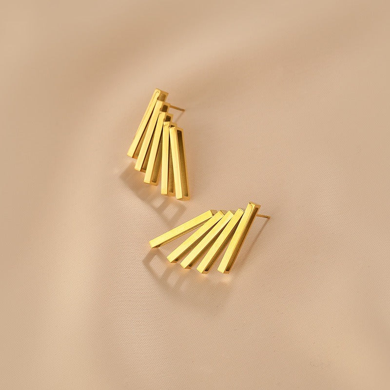 Exaggerated metal earrings with retro style and high-end earrings