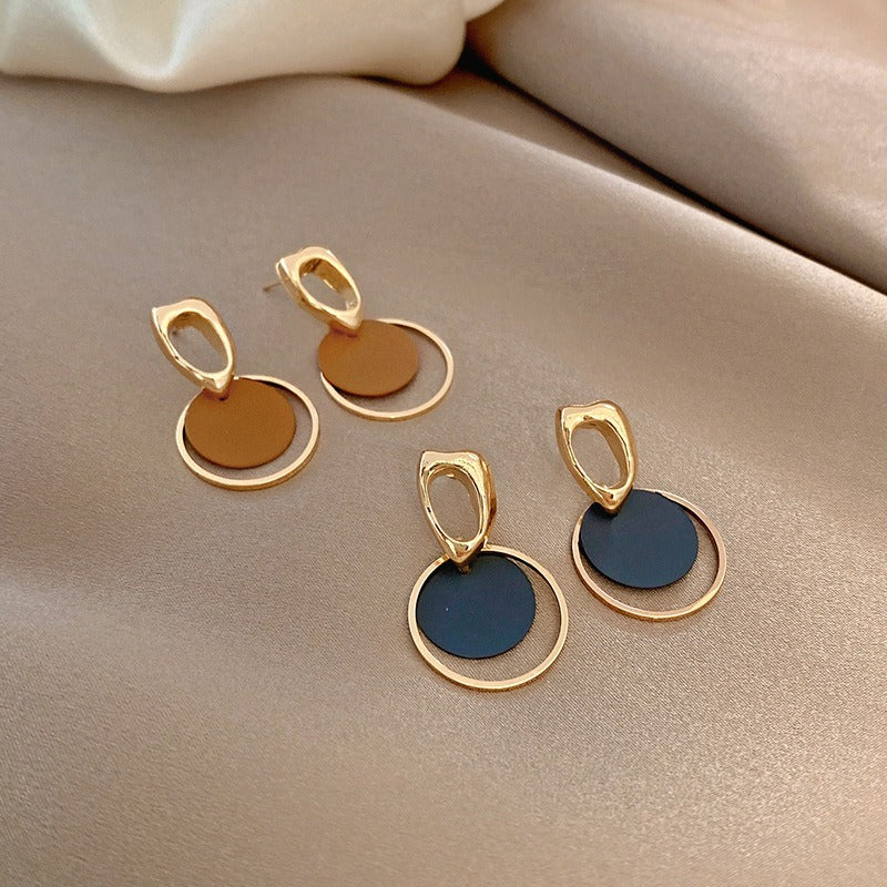 Personalized contrasting circular earrings for women's new geometric shaped earrings