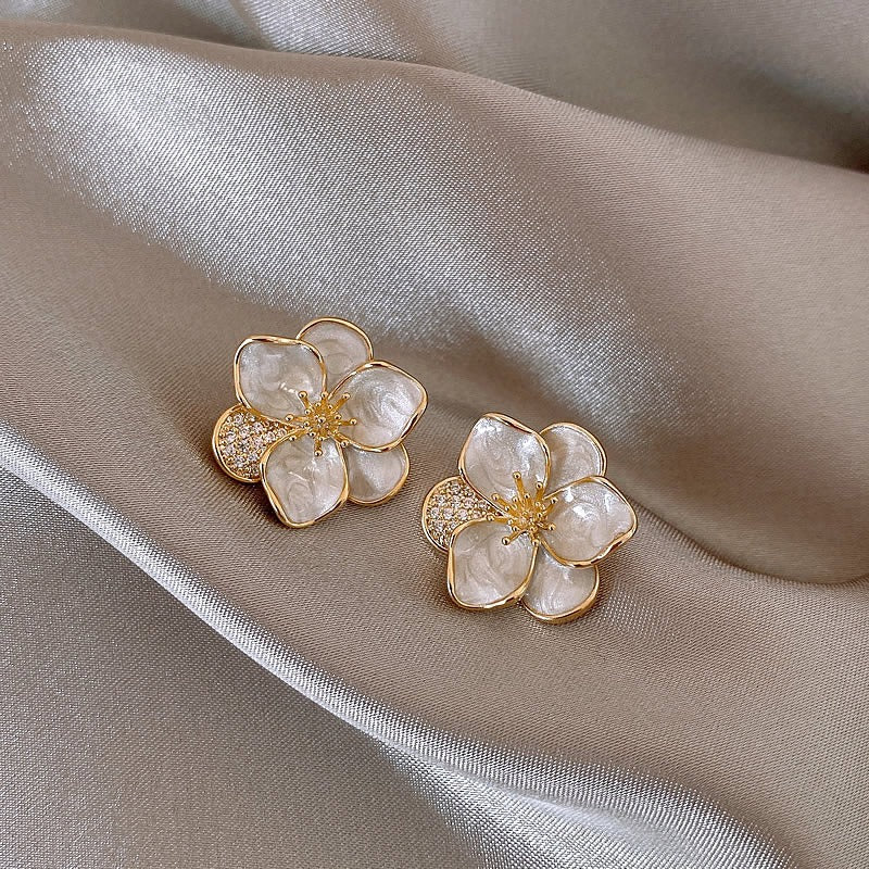 Niche design simple earrings white flower fairy earrings